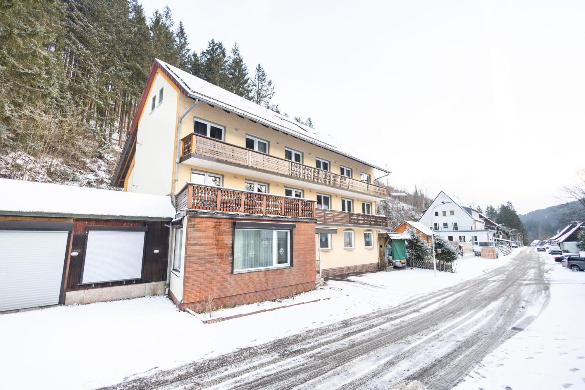 Apartmenthaus Am Waldrand- Kueche - Fruehstueck - Balkon Wildemann Exterior photo